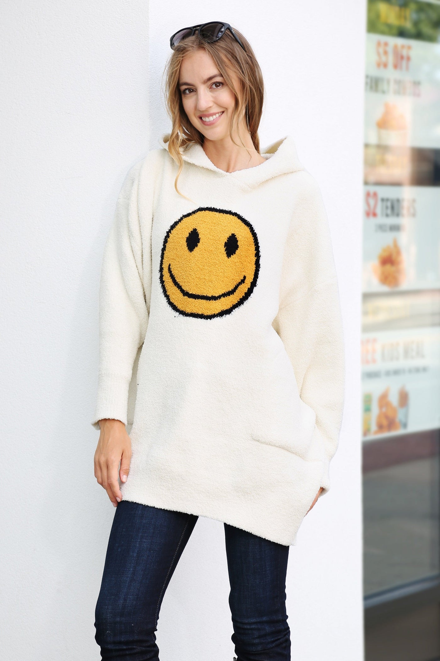 JCL4010 Super Lux Smiley Face Hooded Wearable Blanket