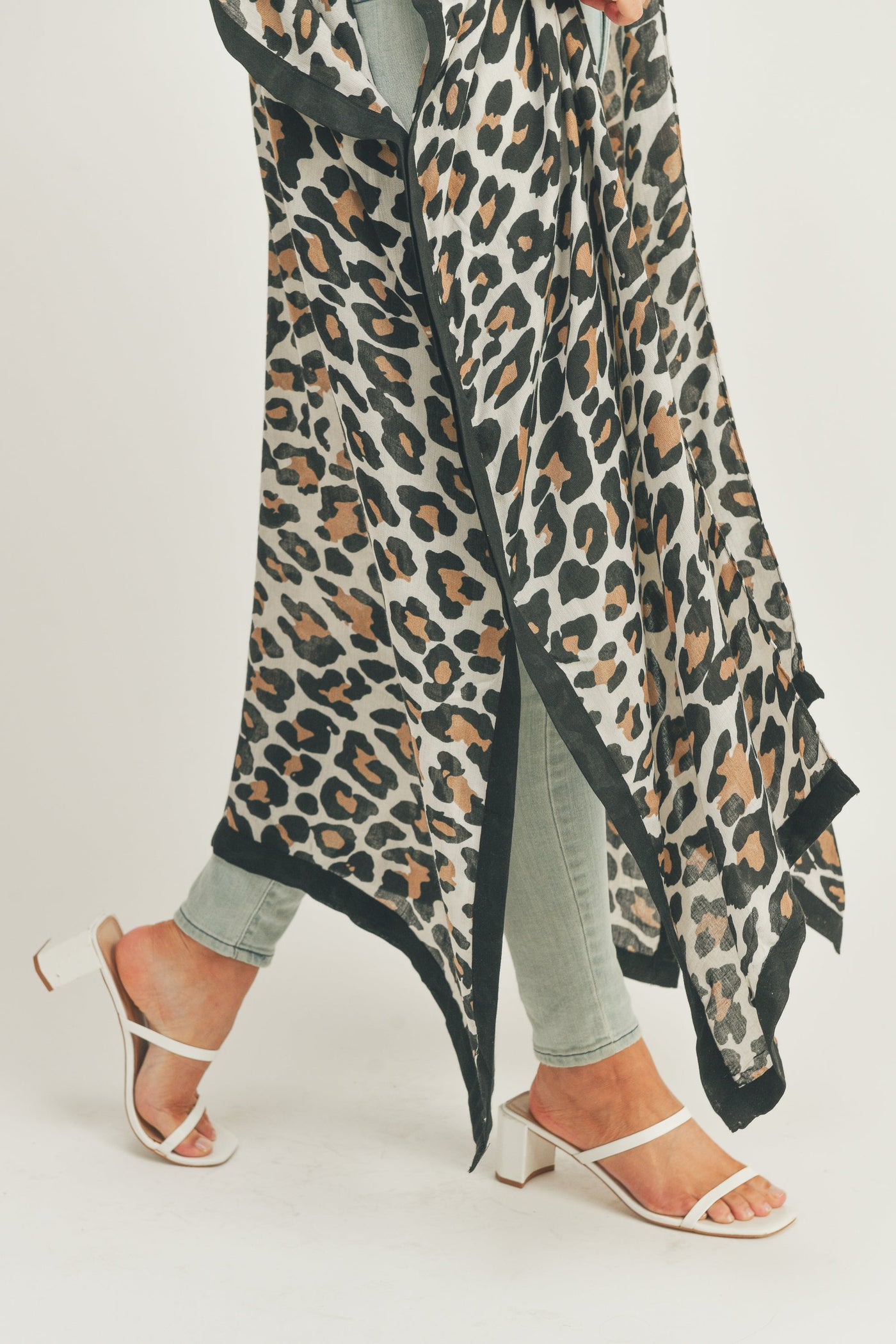 MS0295(BE) Long Leopard Kimono