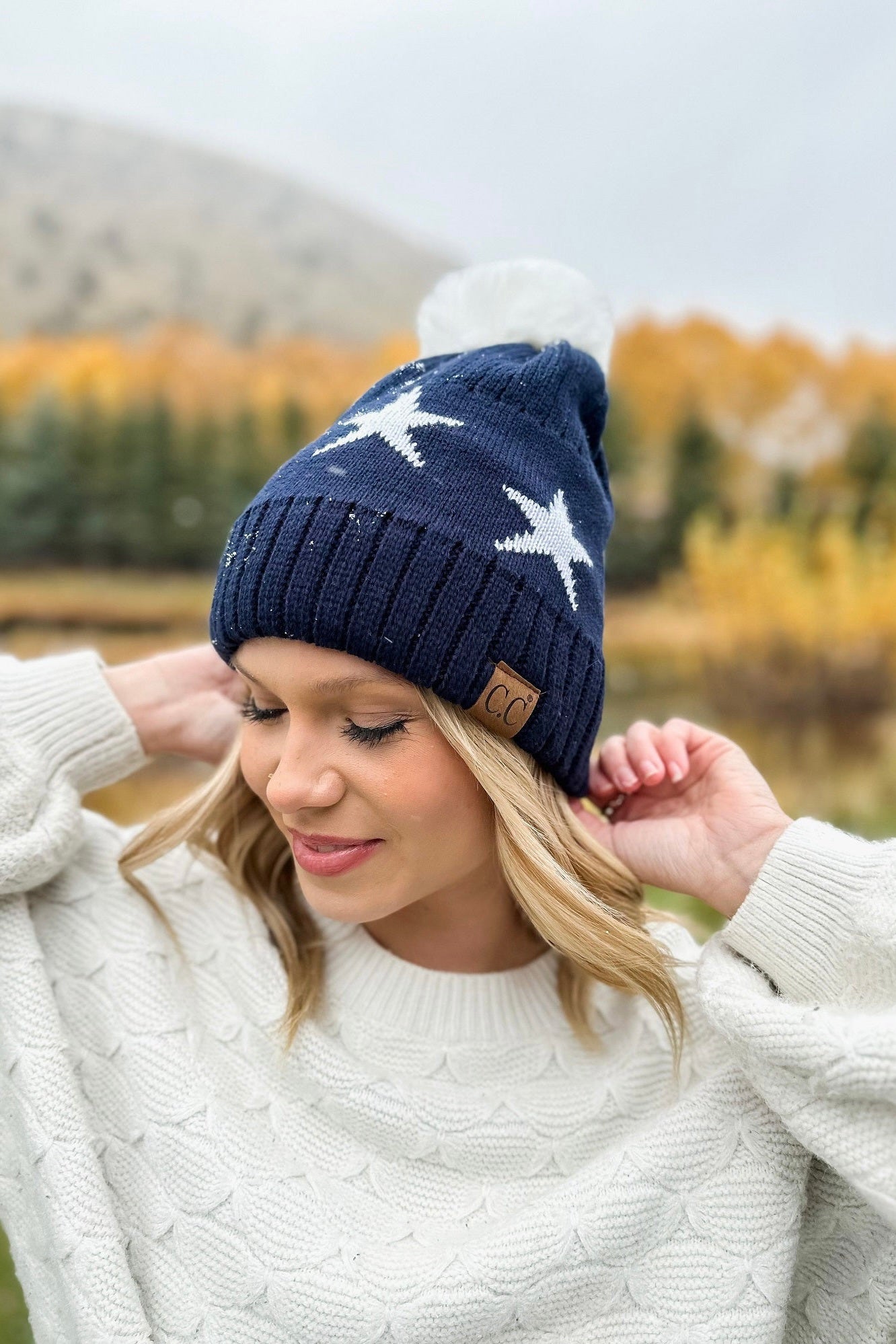 HAT4023 Ava Star Print Pom Beanie - MiMi Wholesale