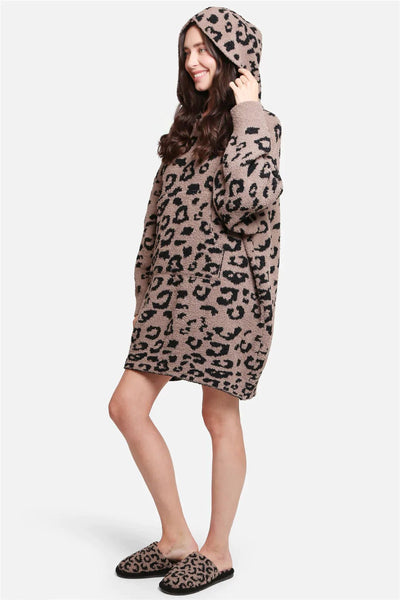 JCL2146 Leopard Super Lux Wearable Blanket - Honeytote