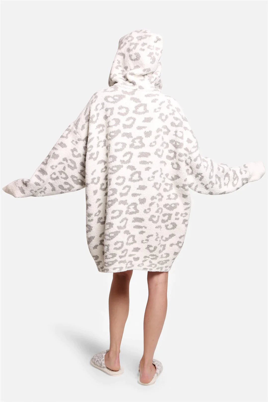 JCL2146 Leopard Super Lux Wearable Blanket - Honeytote